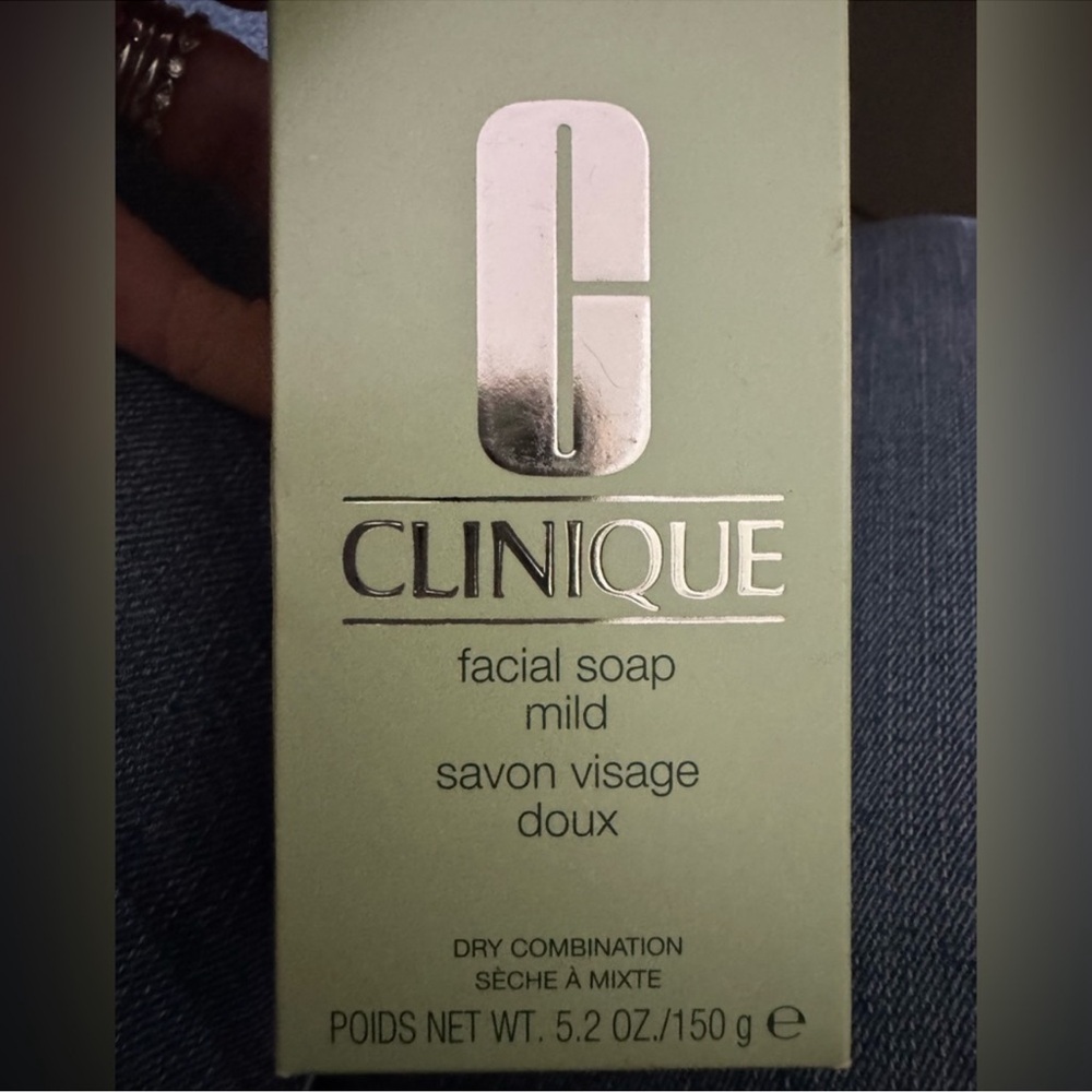 Clinique Facial Soap Mild Formula 5.2 oz/150 g Full Size Bar - Dry Combination